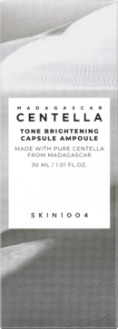 Opakowanie SKIN1004 serum rozjaśniającego Madagascar Centella Tone Brightening Ampoule, biało-szare, widok z przodu.
