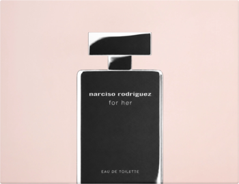 Frontalny widok czarnej, prostokątnej butelki perfum Narciso Rodriguez for her Eau de Toilette na różowym tle.