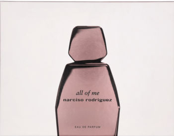 Różowy, geometryczny flakon wody perfumowanej Narciso Rodriguez All of Me, widok z przodu na białym tle.