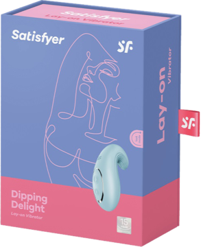 Satisfyer Dipping Delight, niebieski wibrator lay-on, widoczny w lawendowo-różowym pudełku z grafiką twarzy.