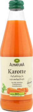 Alnatura sok marchewkowy Demeter BIO w szklanej butelce, z przodu etykieta z marchewkami, zielona zakrętka.