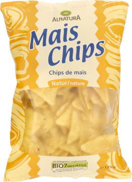 Alnatura Mais Chips, żółta torebka z białym zygzakiem, widok z przodu. Widać naturalne chrupki kukurydziane.