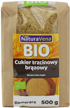 Opakowanie cukru trzcinowego brązowego Demerara NaturaVena BIO, widok z przodu na brązową torebkę z żółtą etykietą.
