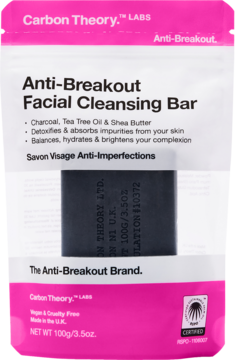 Różowa saszetka mydła Carbon Theory Anti-Breakout Facial Cleansing Bar z widocznym czarnym mydłem węglowym. Z przodu.