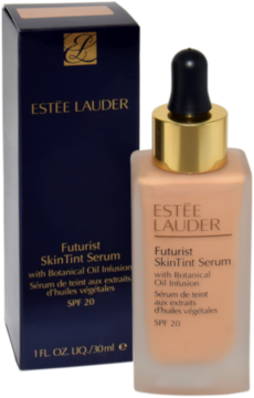 Beżowy podkład Estée Lauder Futurist SkinTint Serum SPF 20 w szklanej butelce z zakraplaczem, obok opakowanie.