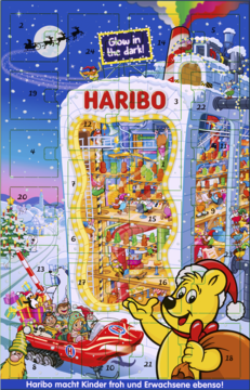 Haribo adwentowy kalendarz 'Glow in the dark', z Misiami Haribo, fabryką i zimowym krajobrazem, widok z przodu.