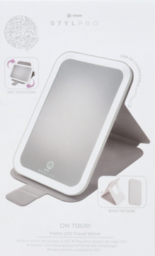 Białe lusterko STYLPRO On Tour Petite LED Travel Mirror z podświetleniem LED i etui stojącym, na pudełku.