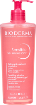 Różowa butelka Bioderma Sensibio Gel Moussant z pompką, kojący żel micelarny do skóry wrażliwej, widok z przodu.