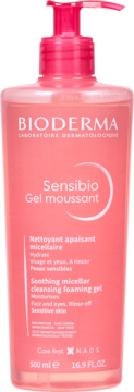 Różowa butelka Bioderma Sensibio Gel Moussant z pompką, kojący żel micelarny do skóry wrażliwej, widok z przodu.
