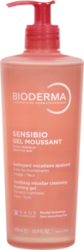 Łagodzący żel micelarny Bioderma Sensibio Gel Moussant dla cery wrażliwej, w pomarańczowej butelce z pompką, widok z przodu.
