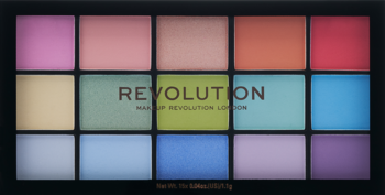 Paleta cieni Revolution Re-loaded Sugar Pie: czarna, 15 pastelowych odcieni (matowe/błyszczące), z logo, z przodu.