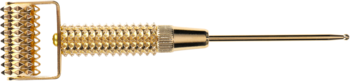 Złoty Derma Roller z karbowaną główką i trzonkiem, pokryty 24k złotem, ułożony poziomo.