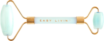 Opalitowy roller Easy Livin’ do masażu twarzy z dwoma wałkami, napis, złoty uchwyt, widok z przodu.