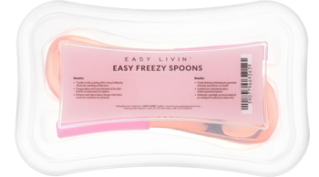 Przezroczyste opakowanie Easy Freezy Spoons do masażu twarzy, z różową etykietą i widocznymi łyżkami, widok z przodu.