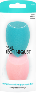 Real Techniques Miracle Mattifying Sponge Duo: turkusowa i różowa gąbeczka do makijażu w opakowaniu, widok z przodu, dla matowego wykończenia.