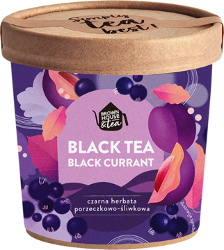 Fioletowe opakowanie herbaty Black Tea Black Currant z ilustracjami śliwek i czarnych porzeczek na froncie.