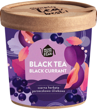 Fioletowe opakowanie herbaty Black Tea Black Currant z ilustracjami śliwek i czarnych porzeczek na froncie.