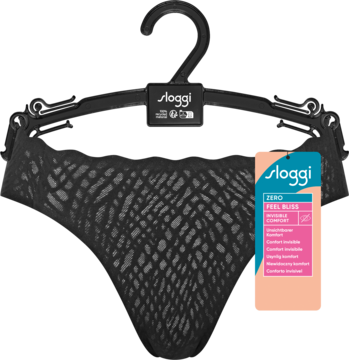 Czarne, bezszwowe majtki high-leg Sloggi z elastycznej koronki, na wieszaku z metką, widok z przodu.