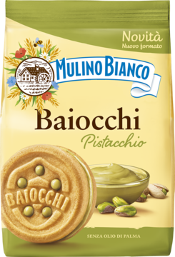 Mulino Bianco Baiocchi Pistacchio: beżowo-zielone opakowanie włoskich ciastek z pistacjowym kremem, zbliżenie na ciastko.