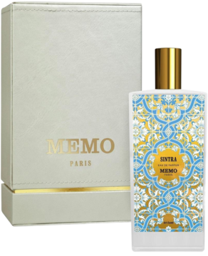 Sintra Memo Paris: Biała butelka perfum z niebiesko-złotym wzorem obok beżowego pudełka, widok przodem.