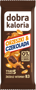 Brązowy baton Dobra Kaloria Orzeszki & Czekolada, z orzechami i kawałkami czekolady, bez dodatku cukru.