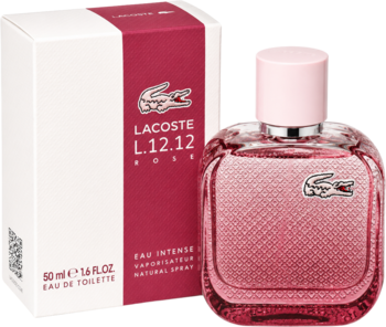 Lacoste L.12.12 Rose Intense EDT, różowa butelka o fakturze piqué i białe pudełko, widok pod kątem.