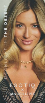 Marcelina Zawadzka w reklamie Moonlight In The Desert Esotiq. Blondynka w czarnej bieliźnie, złoty naszyjnik, uśmiech.