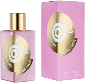 Różowa butelka i pudełko perfum Etat Libre d'Orange Don't Get Me Wrong Baby Yes I Do ze złotą etykietą.