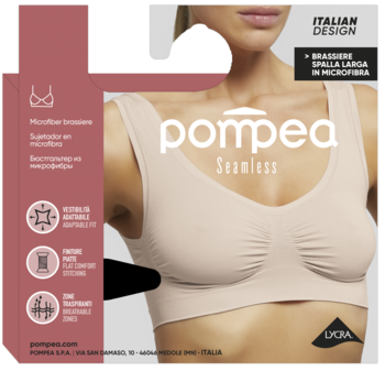 Beżowy, bezszwowy biustonosz Pompea z mikrofibry na modelce, widok z przodu, obok opakowanie produktu.