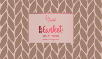 Beżowa paleta cieni Stars from The Stars Blanket Cozy Nude, z różową etykietą i wzorem dzianiny.