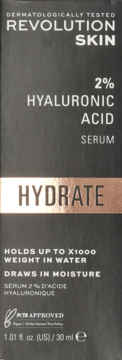 Revolution Skin 2% Hyaluronic Acid Serum, ciemnoszare opakowanie z miedzianym paskiem HYDRATE, widok z przodu.