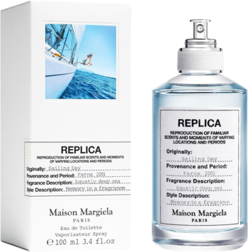 Maison Margiela Replica Sailing Day woda toaletowa 100ml. Jasnoniebieska butelka i białe pudełko z motywem morza.