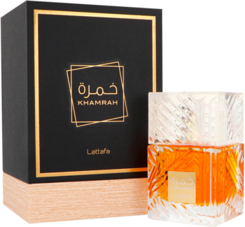 Perfumy unisex Lattafa Khamrah: bursztynowy flakon z fasetami obok czarnego pudełka ze złotym logo.