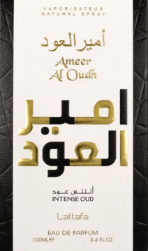 Lattafa Ameer Al Oudh Intense Oud EDP w czarnym, teksturowanym pudełku ze złotym napisem, widok z przodu.