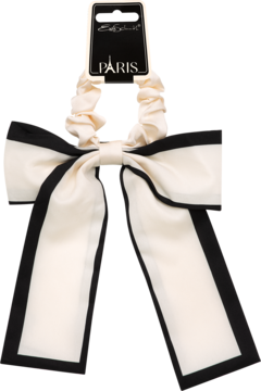 Elegancka kremowa scrunchie z satynową kokardą z czarnym obszyciem, widok z przodu, z widoczną metką 'PARIS'.