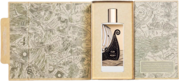 Woda perfumowana Memo Flåm w otwartym pudełku z szarą mapą, butelka z czarną stylizowaną łodzią.