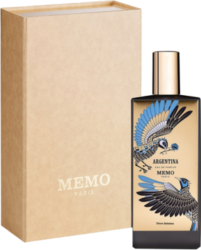 Woda perfumowana Memo Paris Argentina: czarna butelka z niebieskimi ptakami, obok beżowe pudełko, ujęcie pod kątem.