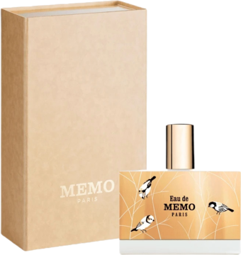 Złocista butelka wody perfumowanej Memo Paris Eau de Memo z ptakami obok beżowego pudełka.