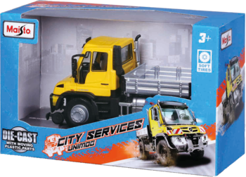 Żółta ciężarówka Maisto Unimog City Services die-cast, w niebieskim pudełku z oknem, widok z boku.
