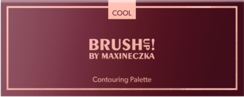 Ciemnobrązowa paleta do konturowania Brush Up! by Maxineczka, z napisem COOL na beżowym tle, widok z przodu.