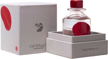 Off-White Solution No.3 woda perfumowana: białe pudełko z logo i flakon z czerwoną etykietą w otwartym kartonie.