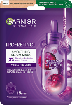 Fioletowa maska Garnier Pro-Retinol Serum Mask w papierowej saszetce z butelką serum, widok z przodu, redukuje drobne linie.