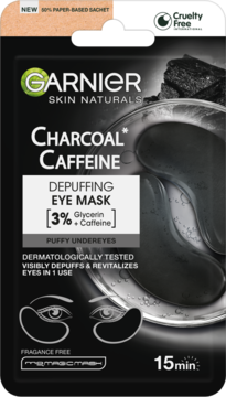 Garnier Skin Naturals Charcoal Caffeine depuffing eye mask w czarnej saszetce, z przodu, z widocznymi płatkami.