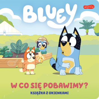 Kolorowa okładka książki dla dzieci Bluey "W co się pobawimy? Książka z okienkami", Bluey i Bingo na trawie.