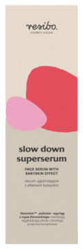 Resibo Slow Down Superserum, serum ujędrniające z efektem babyskin, beżowe opakowanie z różowo-czerwonym wzorem, przód.