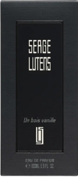 Czarne, teksturowane pudełko perfum Serge Lutens Un bois vanille, widok z przodu, z białymi napisami i logo.