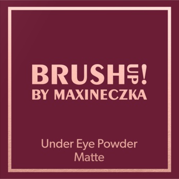 Kwadratowe opakowanie matującego pudru sypkiego pod oczy Brush Up! by Maxineczka, ciemnobordowe z jasnym napisem.