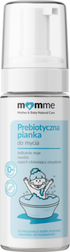 Momme Prebiotyczna pianka do mycia dla dzieci 0+, biała butelka z pompką, ilustracja kąpiącego się bobasa.
