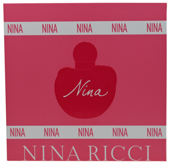 Różowe pudełko prezentowe Nina Ricci z logo perfum w kształcie butelki i napisami "NINA".