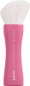 Pędzel do różu NYX Buttermelt, widok z przodu. Różowy ergonomiczny uchwyt, białe wegańskie włosie.